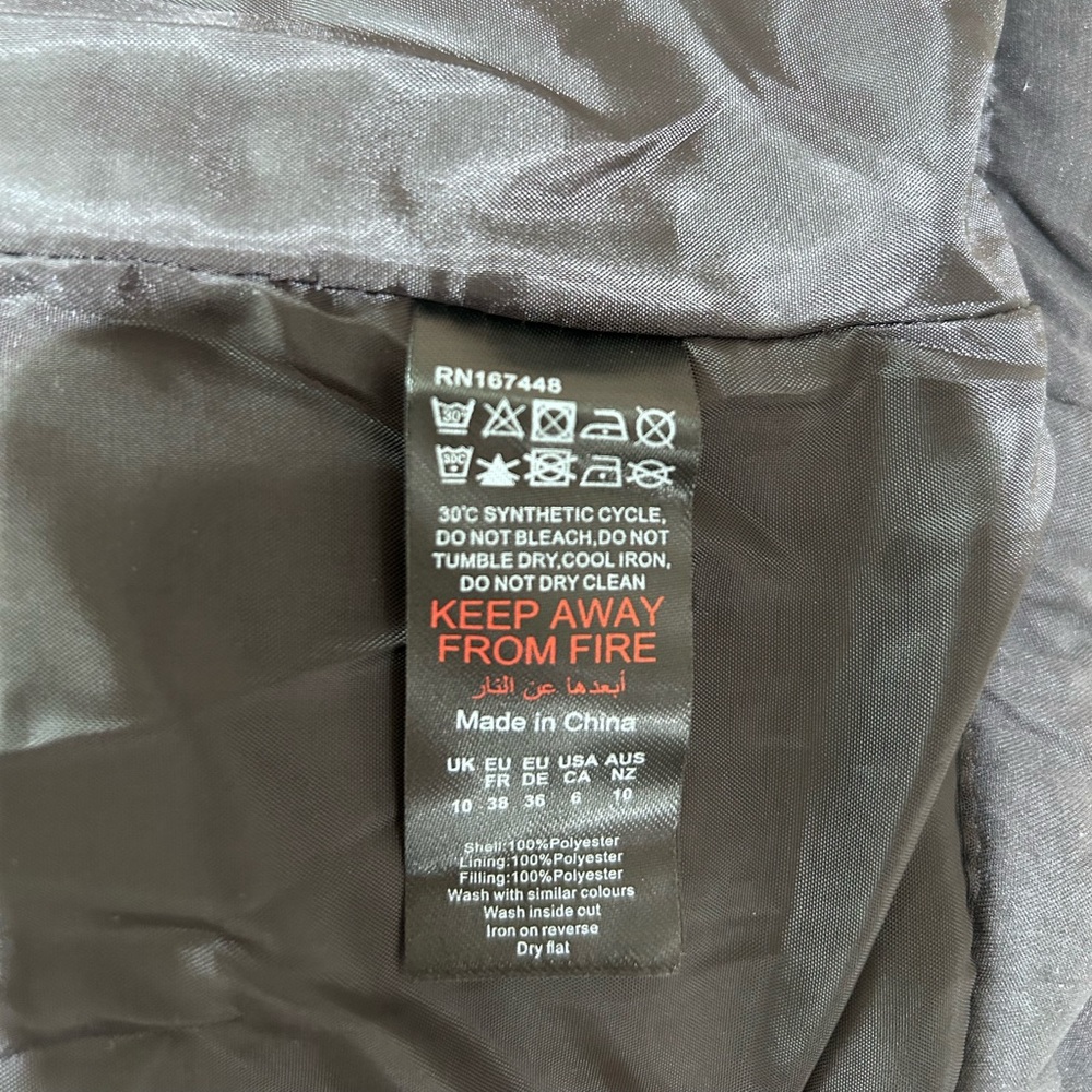 PrettyLittleThing Black Super Cropped Peach Skin Puffer Jacket Women Size 6 NWT - Picture 7 of 7